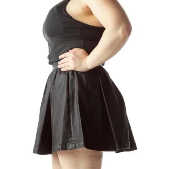 BCBGeneration Black Pleated Flared Skirt - Picture 2 of 3